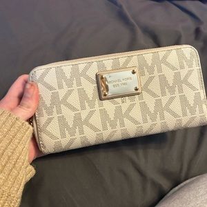 Large Michael Kors Wallet